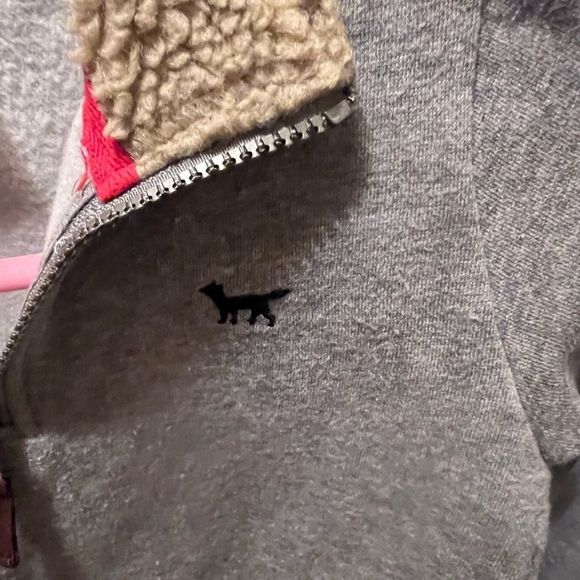 Carter's Boys sweatshirt!! - Picture 3 of 5